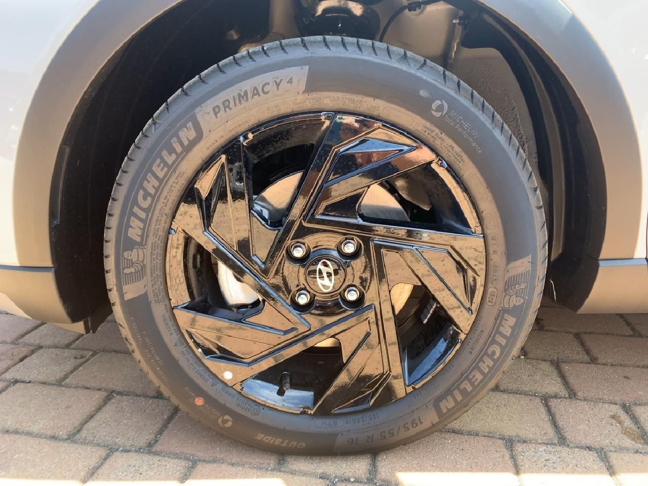 Fahrzeugabbildung Hyundai BAYON Blackline 2WD bis 30.07. FAST START*