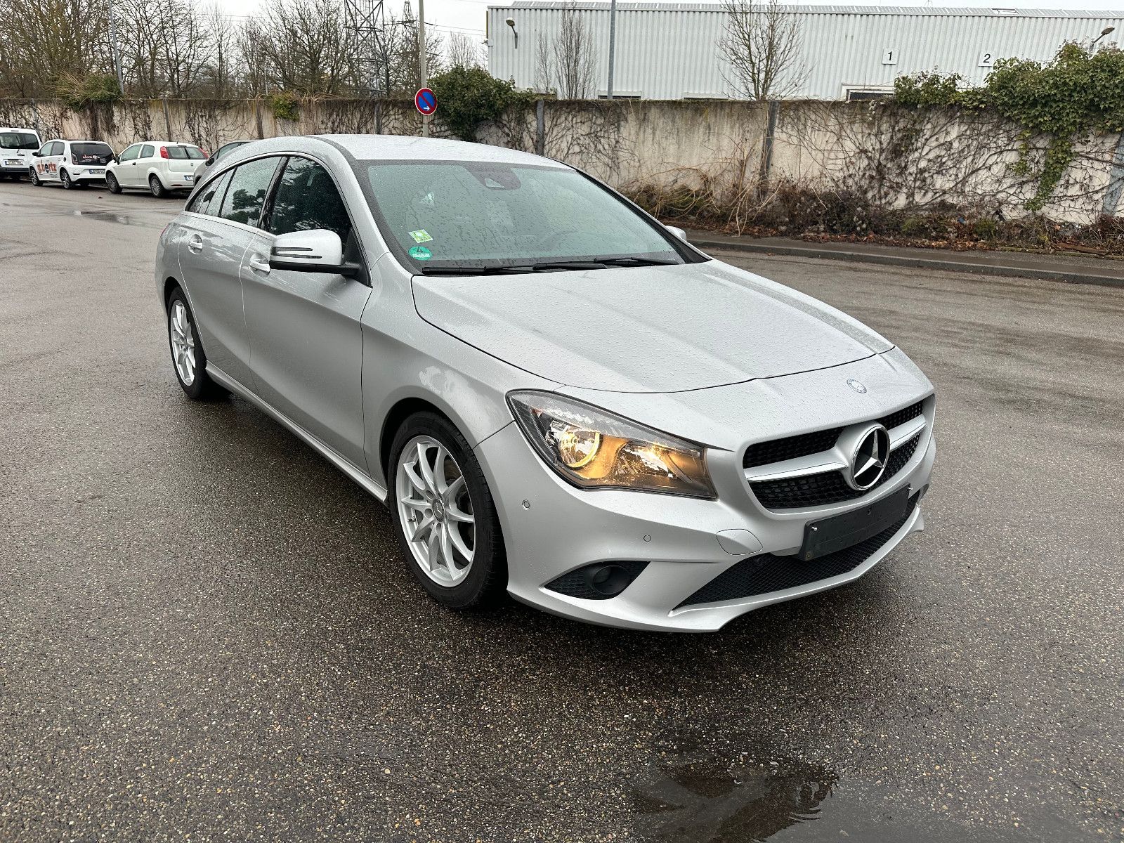 MERCEDES-BENZ CLA 200 Shooting Brake