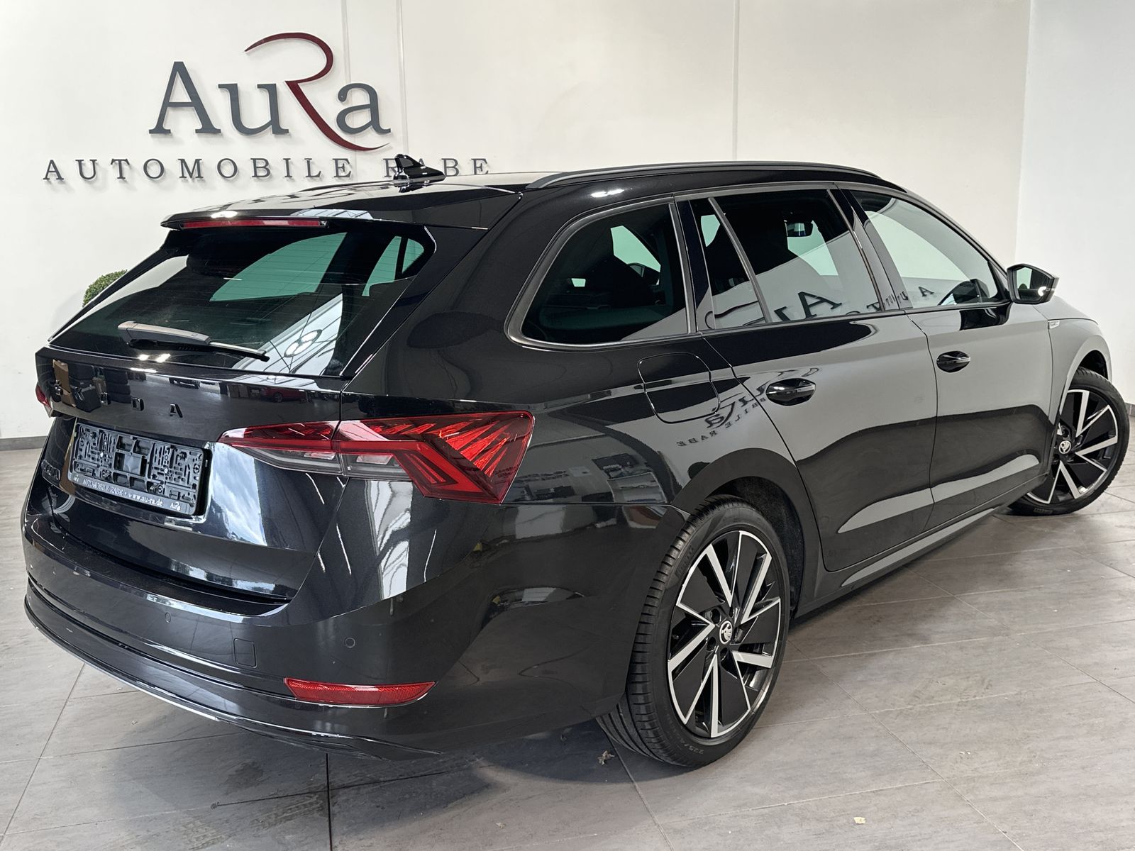 Fahrzeugabbildung SKODA Octavia Combi Sportline NAV+LED+ACC+PANO+HEAD-UP