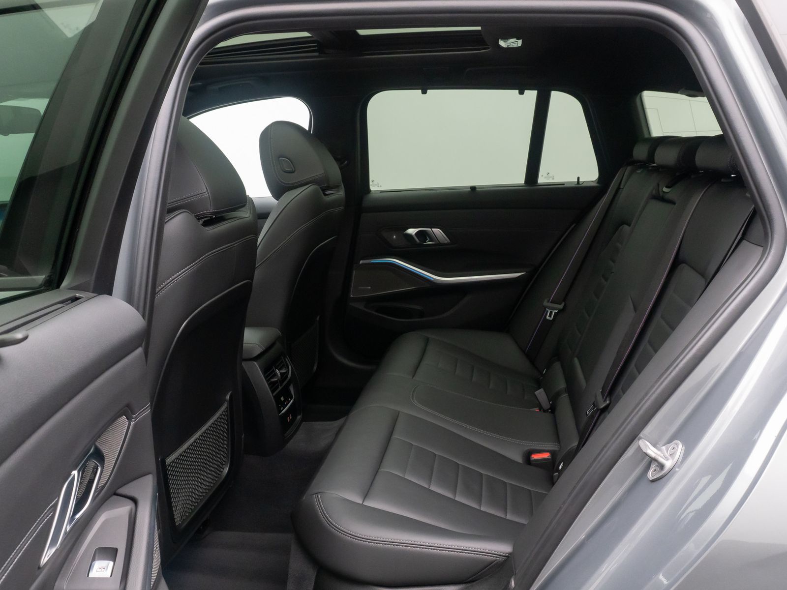 Fahrzeugabbildung BMW 330d xD M Sport ACC Kamera H/K Panorama HUD 19"