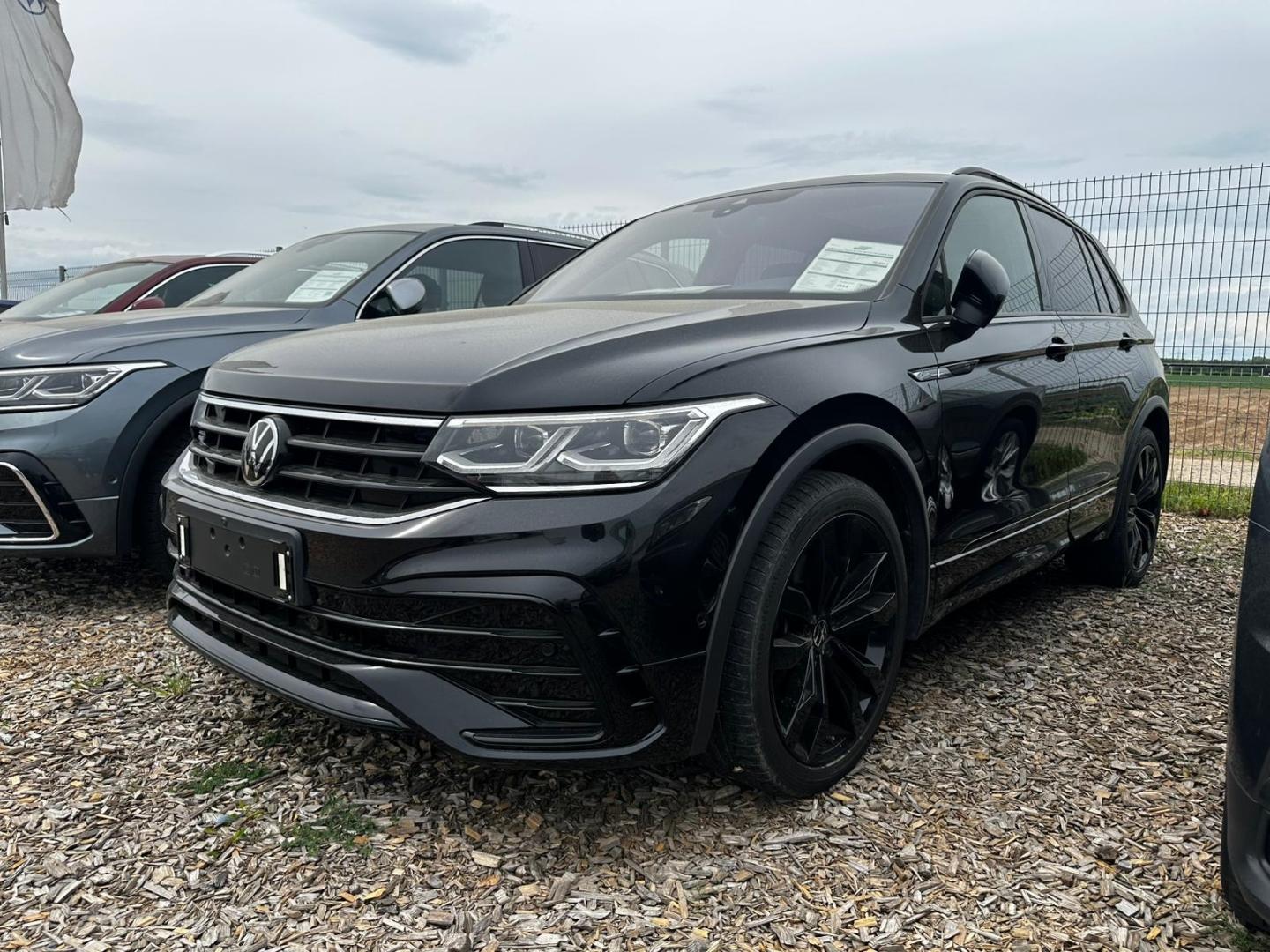 Volkswagen Tiguan R-Line 4M 2.0 TSI LEDER AHK PANO 360 KESS