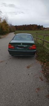 BMW E46 323i  Limousine - BMW 323 aus 1999: 323i
