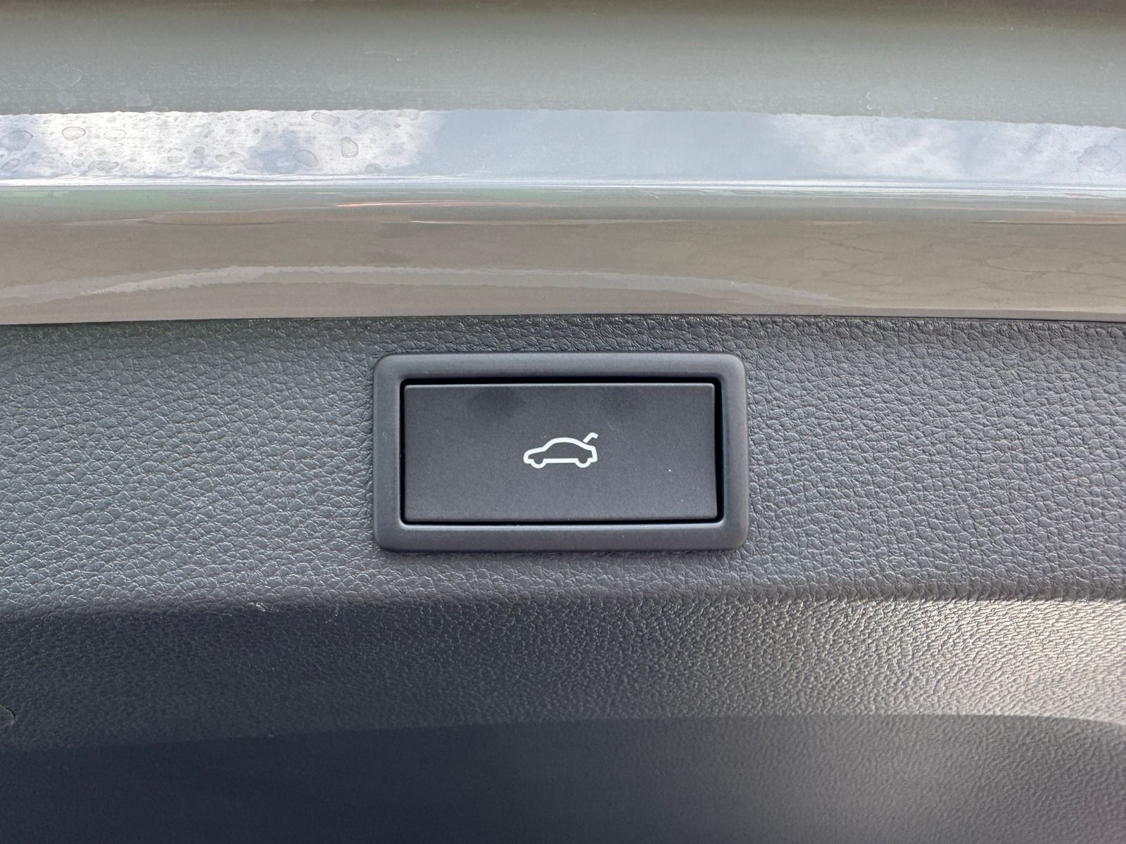 Fahrzeugabbildung SKODA Karoq Sportline 1.5TSI DSG*360°Cam*AHK*eHeck*19Z