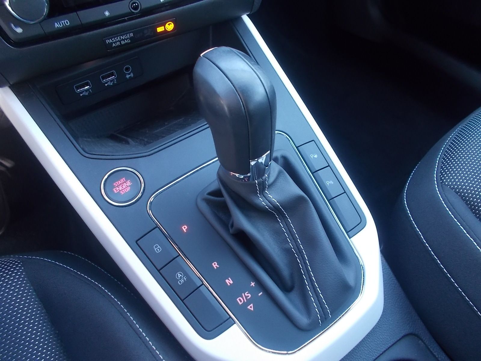 Fahrzeugabbildung SEAT Arona Xcellence 1.0 TSI DSG + LED + NAVI + AC