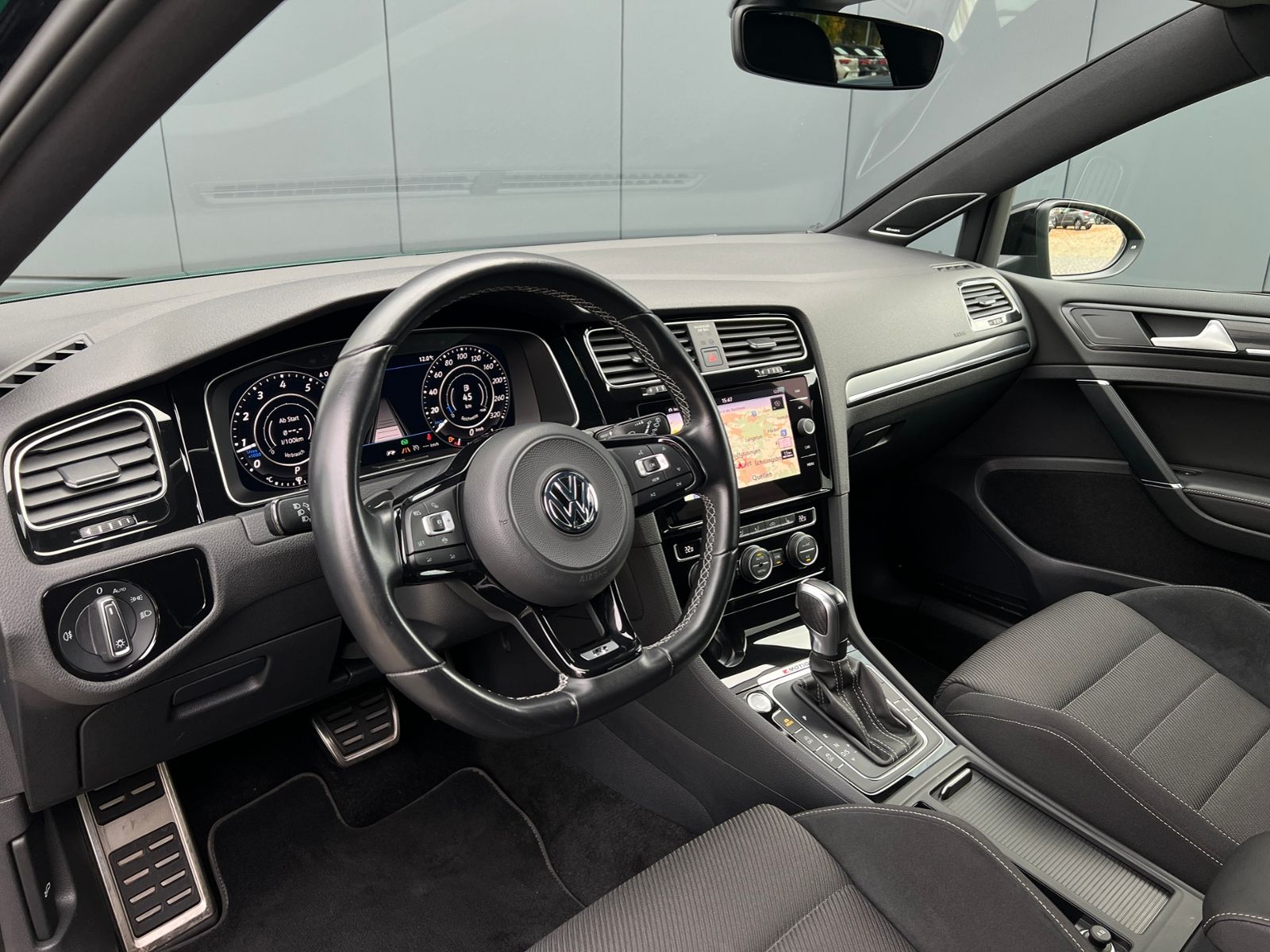 Fahrzeugabbildung Volkswagen Golf VII R 4MOTION 2.0 TSI OPF DSG *Sportauspuff