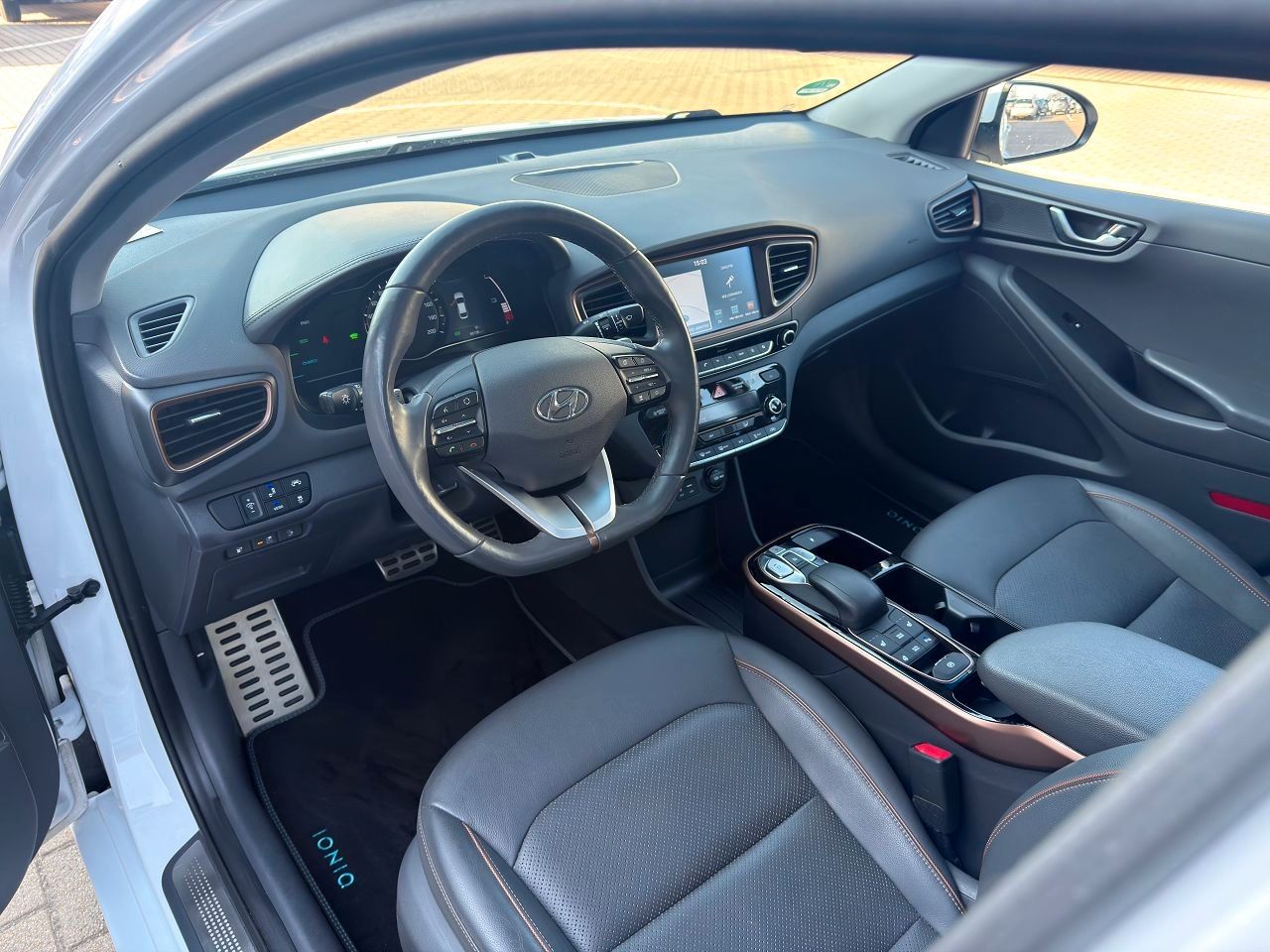 Fahrzeugabbildung Hyundai IONIQ EV Premium *Schiebedach*Totwinkel*ACC*LED*