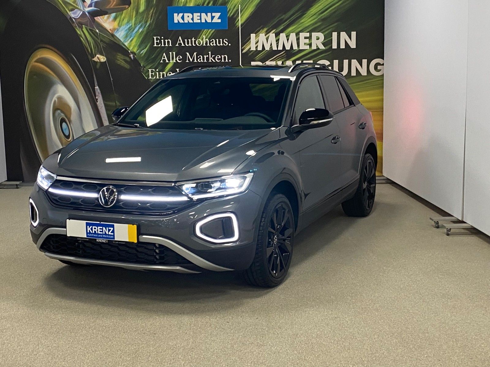 Fahrzeugabbildung Volkswagen T-Roc 1.5 TSI DSG+STYLE+PANORAMA+AHK+GARANTIE+BC