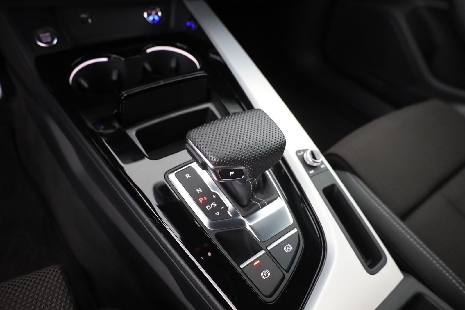 Audi A4 Avant 40 TDI S-Line quattro Aut. LED ACC Navi foto 14