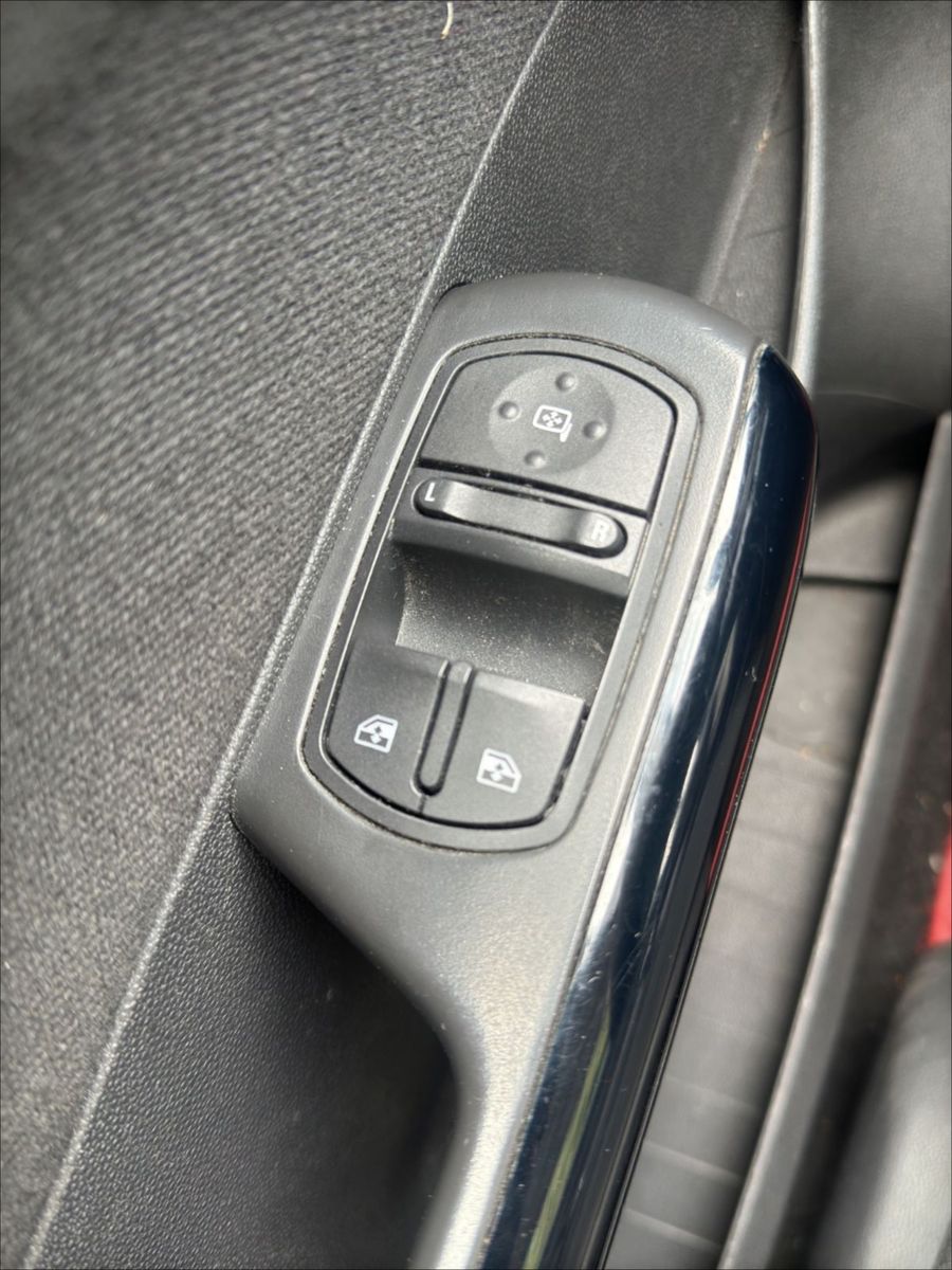 Fahrzeugabbildung Opel Corsa D Edition/Servo/TÜV:10.2026/Fahrradträger/