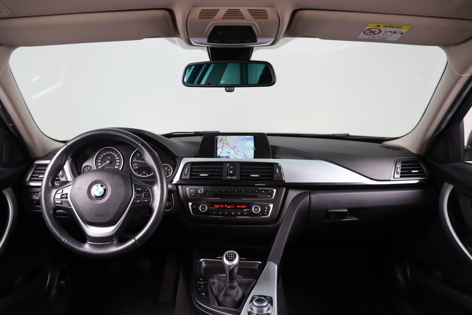 Fahrzeugabbildung BMW 316 i Modern Line * Bi-Xenon * Navi