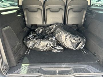Mercedes V 220 - 12