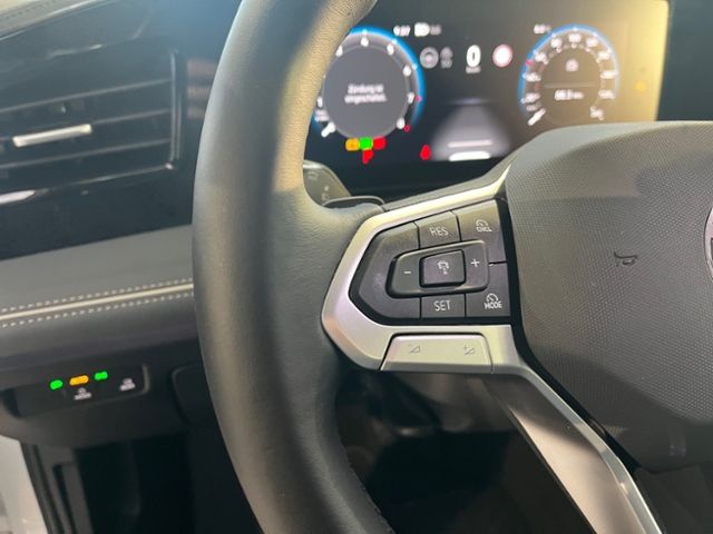 Fahrzeugabbildung Volkswagen Passat 1.5 eTSI DSG BUSINESS GJR AREA NAVI AHK