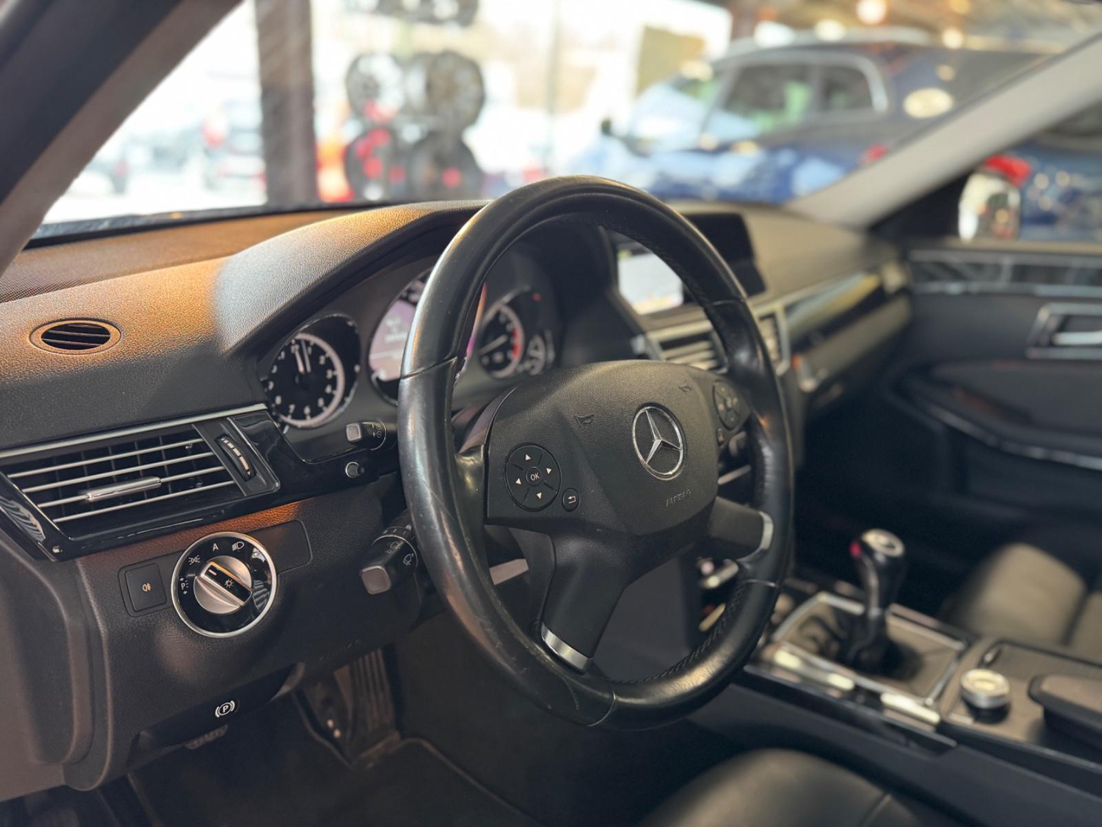 Mercedes-Benz E200 2010 — photo 11
