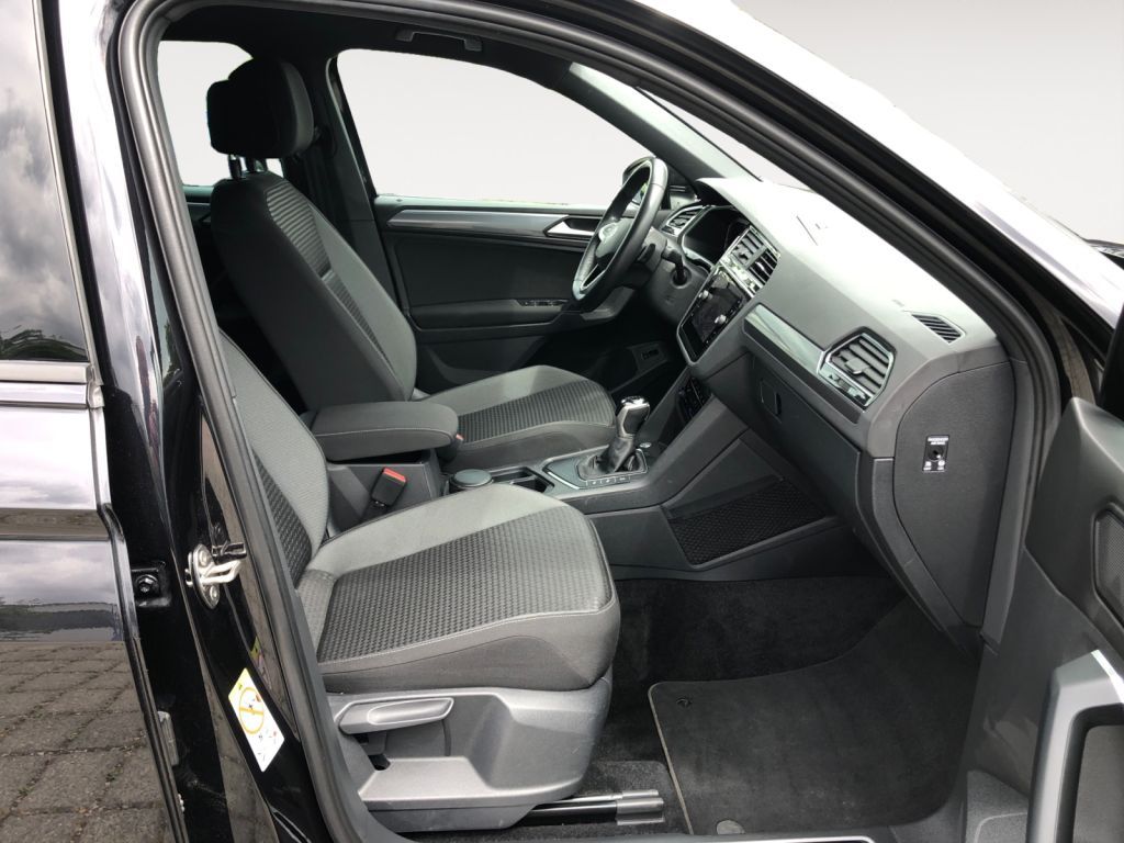 Fahrzeugabbildung Volkswagen Tiguan 1.5 TSI DSG Life AHZV NAVI Standheizung R
