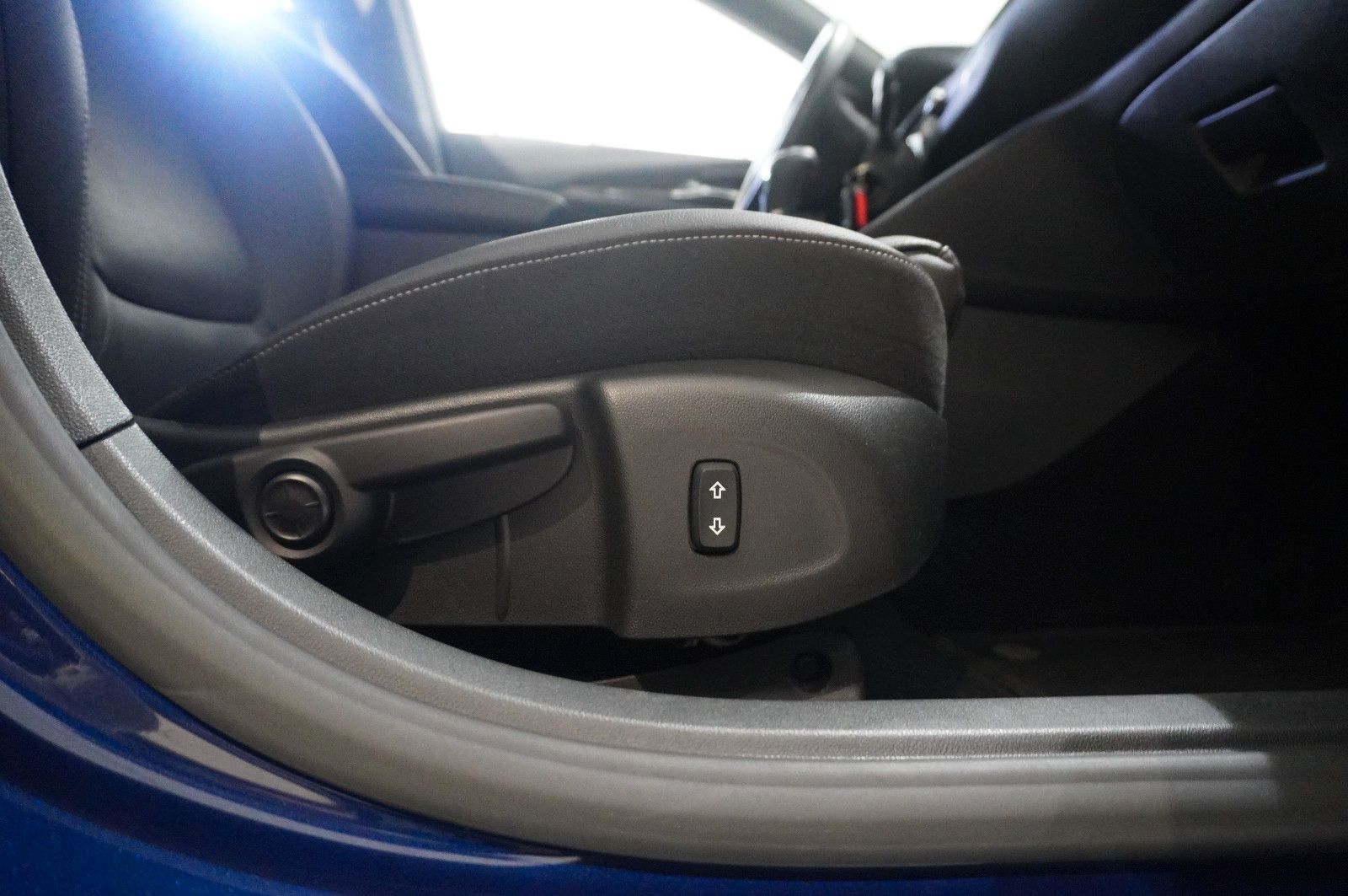 Fahrzeugabbildung Opel Insignia B ST 2.0D ELEGANCE NAVI/LED/VIRTU./AHK