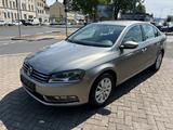 Volkswagen Passat Lim. Comfortline BlueMotion - Volkswagen Passat aus 2012 mit Diesel-Antrieb: Limousine