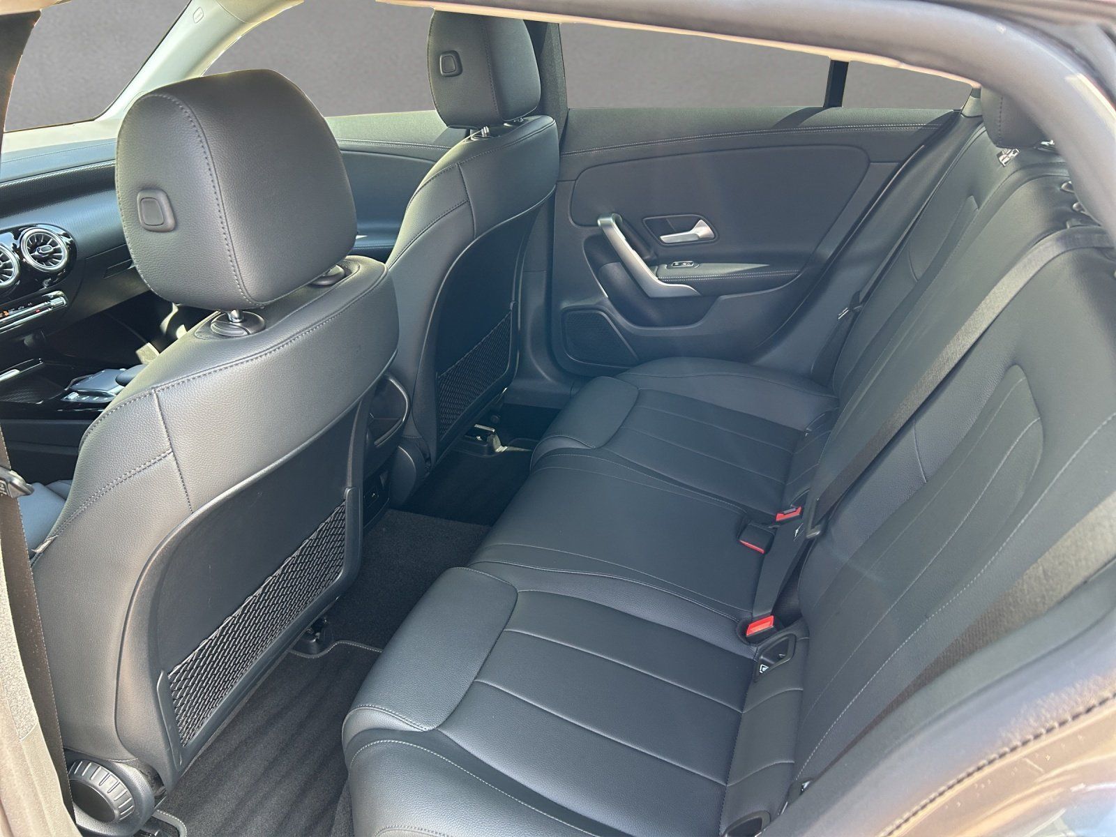 Fahrzeugabbildung Mercedes-Benz CLA180 SB Preog DISTRO HighEndMBUX Busin AHK LED