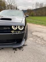 Dodge Challenger Hellcat SRT  - Dodge Challenger: Srt Hellcat