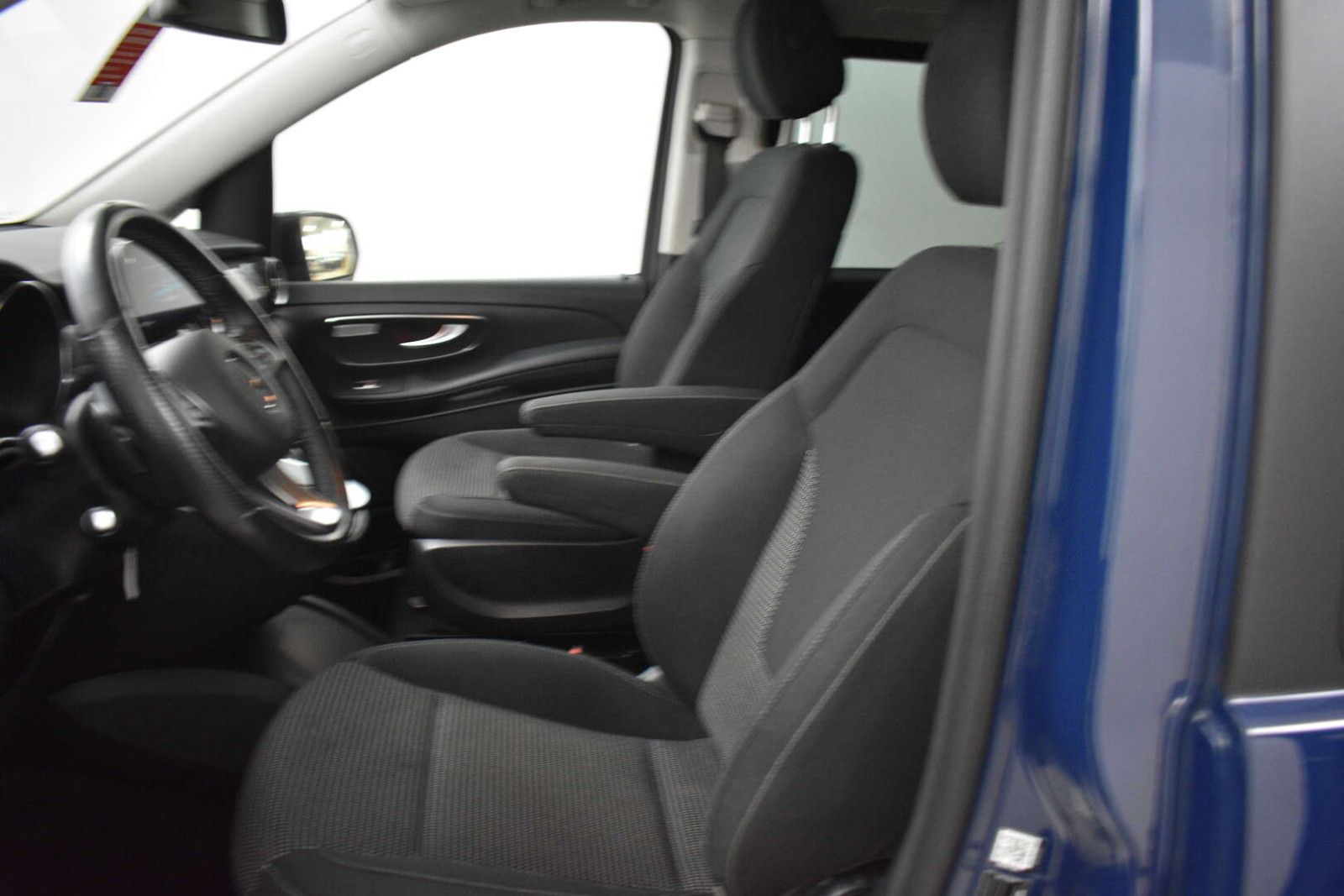 Fahrzeugabbildung Mercedes-Benz V300d 4Mat Edit Extralang AMG 19"+NIGHT+AHK+LED+
