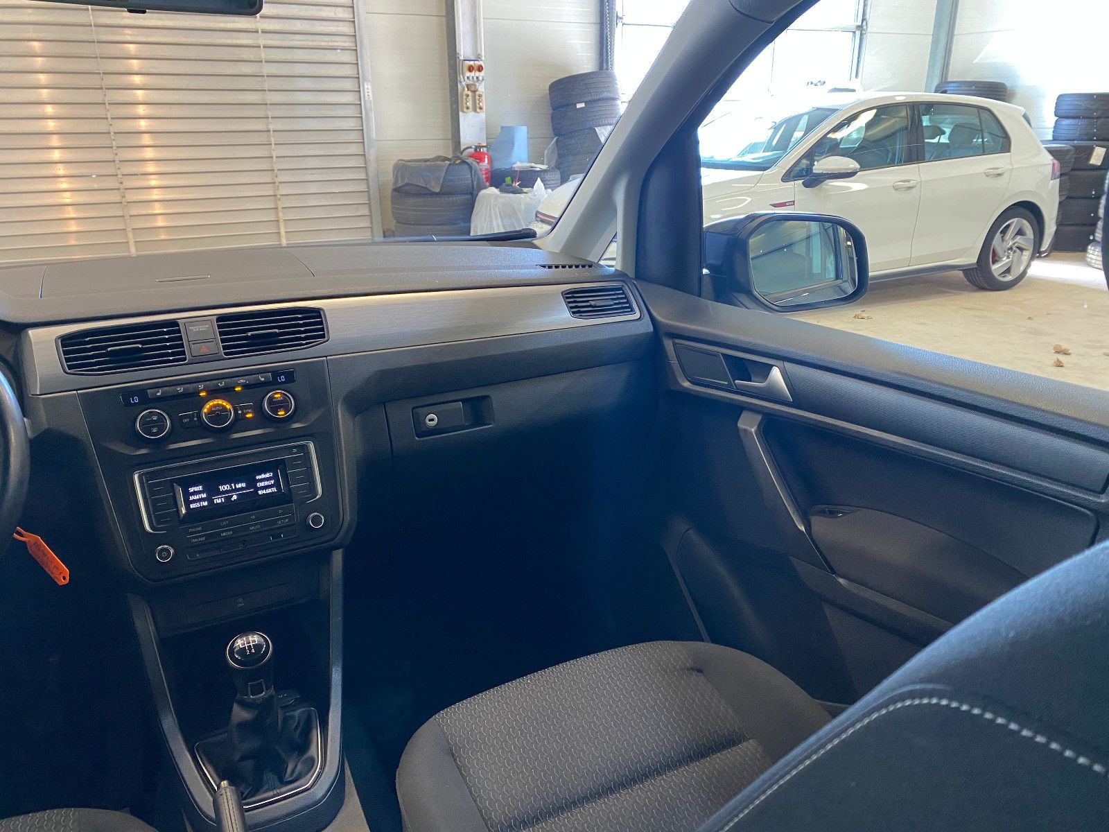 Fahrzeugabbildung Volkswagen Caddy 2.0 TDI Klimaautomatik PDC SHZ Tempomat