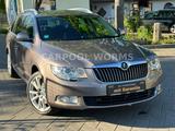 Skoda Superb Combi Ambition 18"RS-ALU+SHZ+TEMP+PDC - gebrauchte Skoda Superb aus dem Jahr 2011