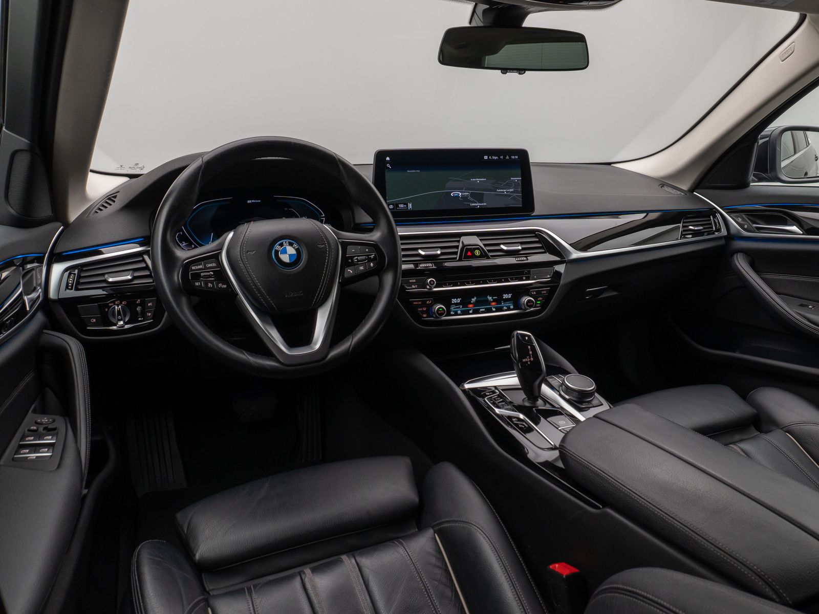 Fahrzeugabbildung BMW 530e Kamera DAB HiFi CockPitPro Fernlichtassist