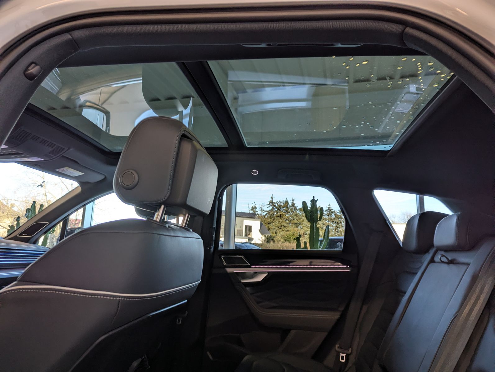 Fahrzeugabbildung Volkswagen Touareg 3.0TDI 4M R-Line VOLL Black 22" UPE 114T