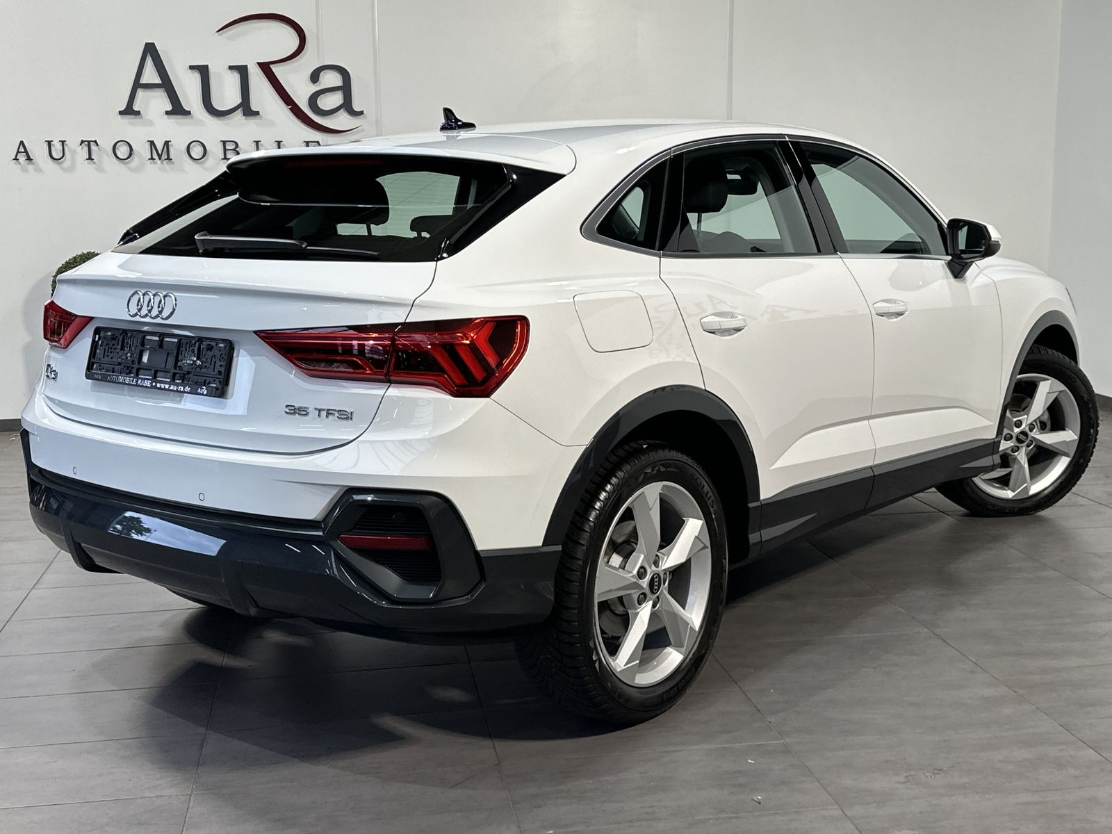Fahrzeugabbildung Audi Q3 SpB 35 TFSI NAV+LED+ACC+V-COCKPIT+19ZOLL+SHZ