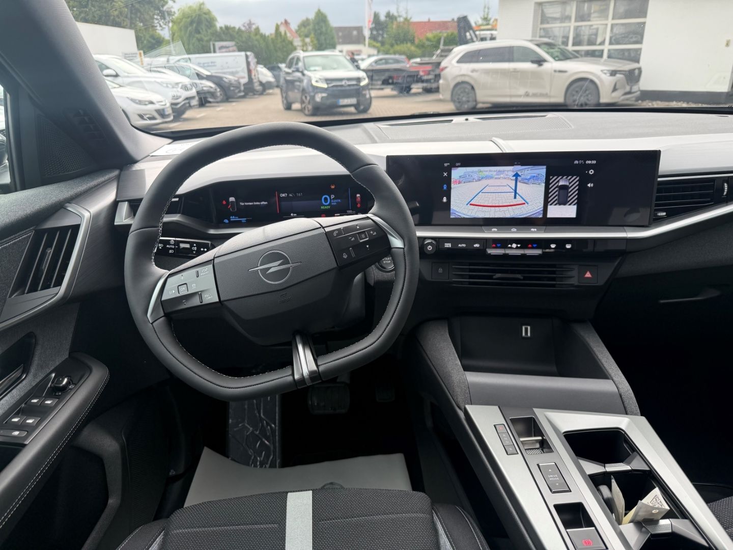 Fahrzeugabbildung Opel Grandland 1.6 Plug-in-Hybrid mit AHK+Allwetter