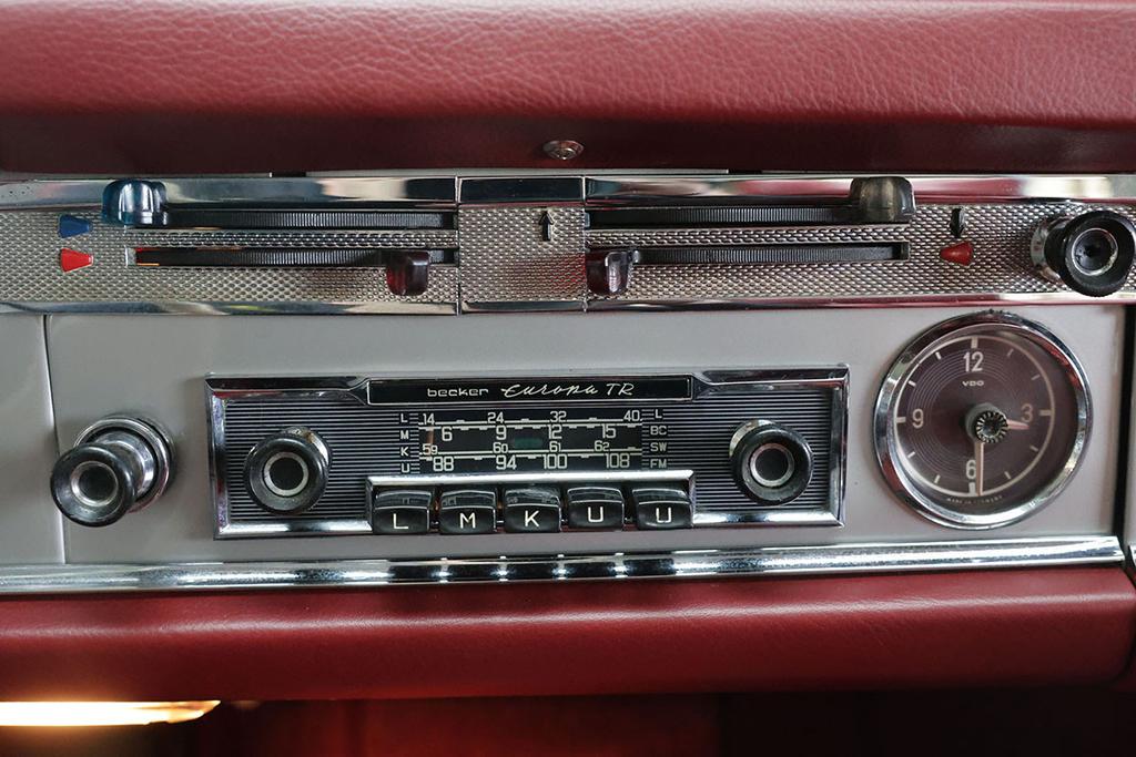 Mercedes-Benz SL 230