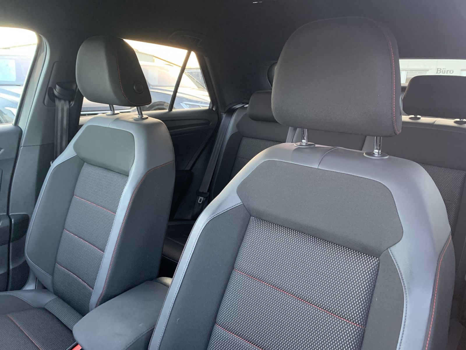 Fahrzeugabbildung Volkswagen T-Roc 2.0 TDI*Sport*AHK*Cam*LED*Navi*ACC*