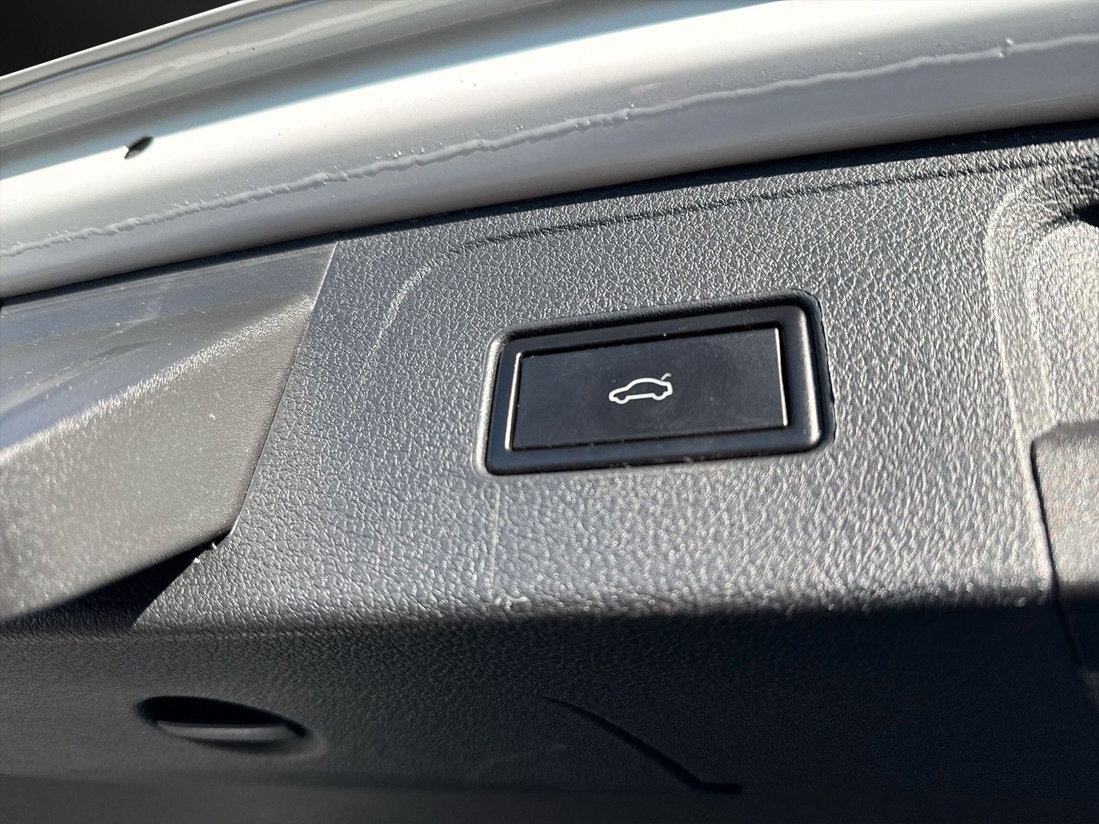 Fahrzeugabbildung Volkswagen Passat Variant R-Line *Standheizung*Pano*AHK*ACC