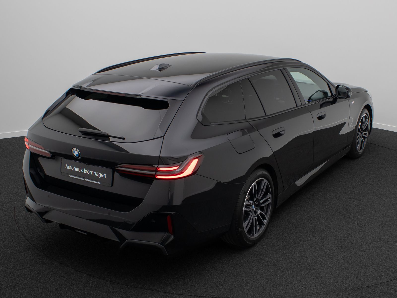 Fahrzeugabbildung BMW 520d M Sport 360&deg;H/K Alarm DAB HUD Bel&uuml;ftung 19"