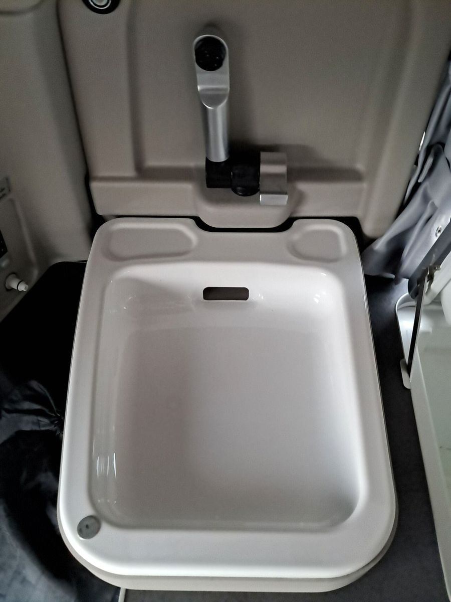 Fahrzeugabbildung Westfalia Nugget Plus AHK,Dachträger,Navi,Fahrassistenz
