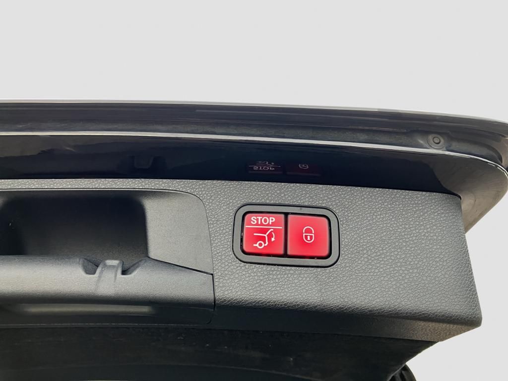 Fahrzeugabbildung Mercedes-Benz E 400 d 4MATIC T-Modell AMG*LED*HUD*FAP*Nav*360°