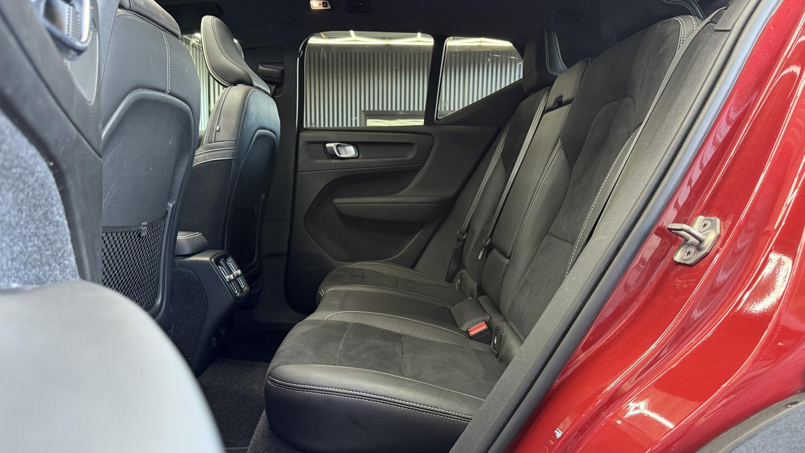 Volvo XC40 R Design 2WD*PANO*KAMERA*HARMAN-KARDON*LANE