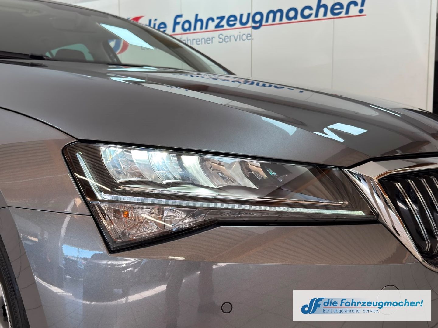 Fahrzeugabbildung SKODA Superb Combi Ambition Digitales Cockpit LED Sper