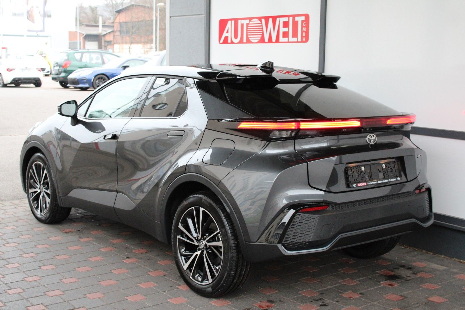 Fahrzeugabbildung Toyota C-HR 2.0 Hybrid Lounge, PANO,ALCANTARA