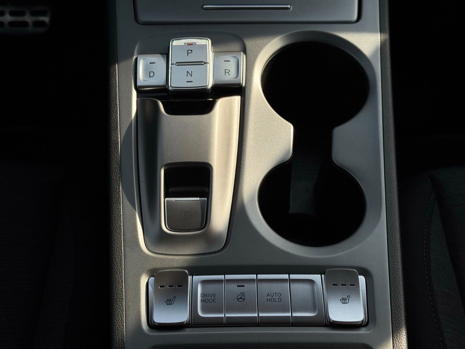 Fahrzeugabbildung Hyundai KONA E Select SHZ LHZ LKA ACC Navi CarPlay Wifi