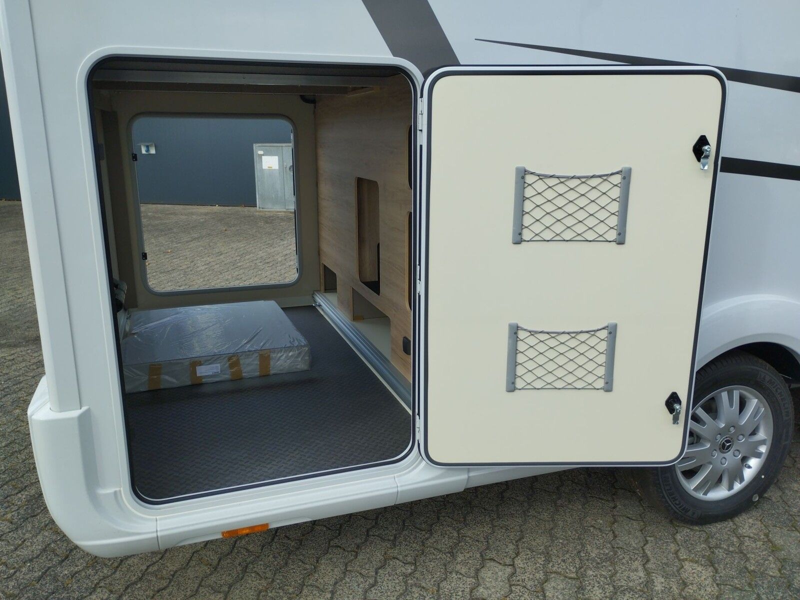 Fahrzeugabbildung Eura Mobil Profila T PT 726 EB Dörr 30 Jahre Sonderedition