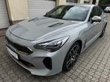 Kia Stinger GT 4WD - silberne Kia Stinger