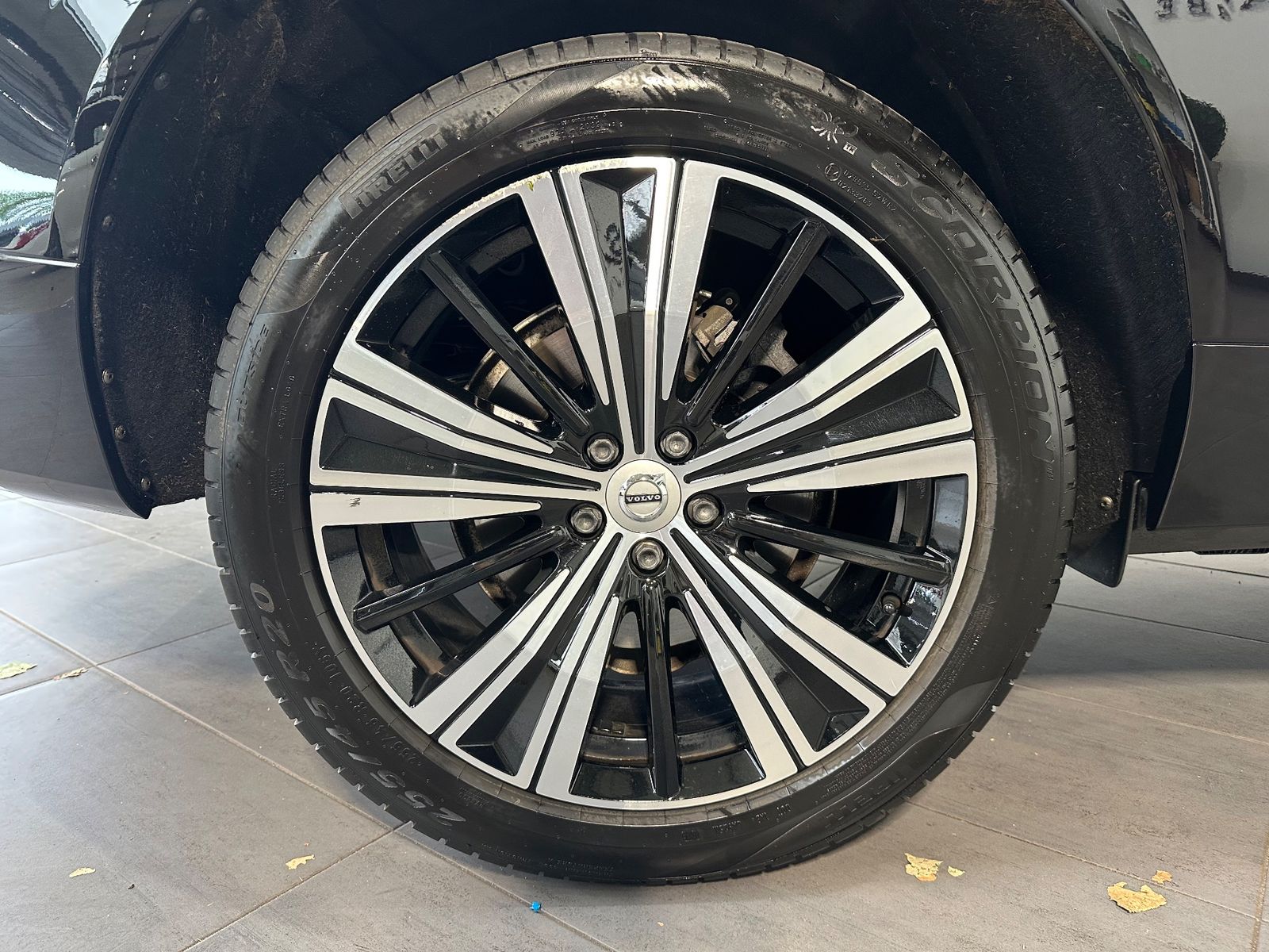 Fahrzeugabbildung Volvo XC60 B5 B AWD Ultimate Bright NAV+LED+PANO+AHK
