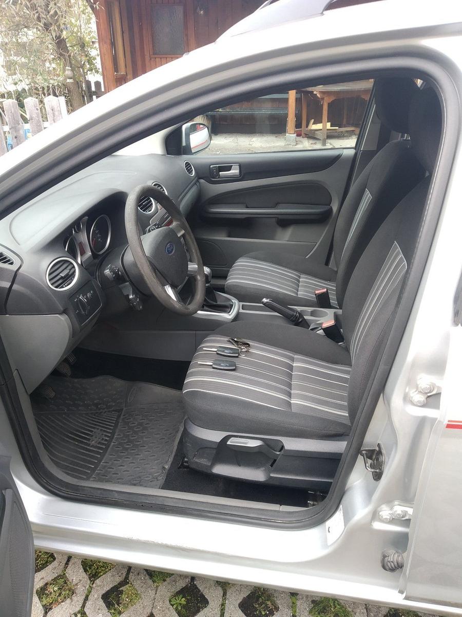 Ford Focus 2011 — photo 8