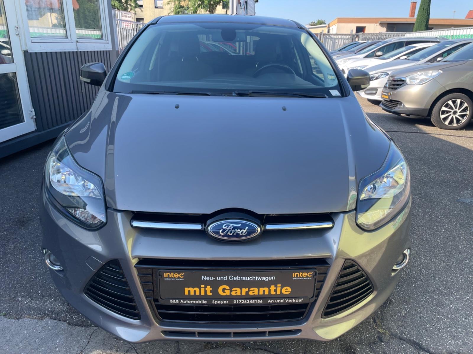 Ford Focus Lim. Titanium Scheckheft gep ZWP Ern