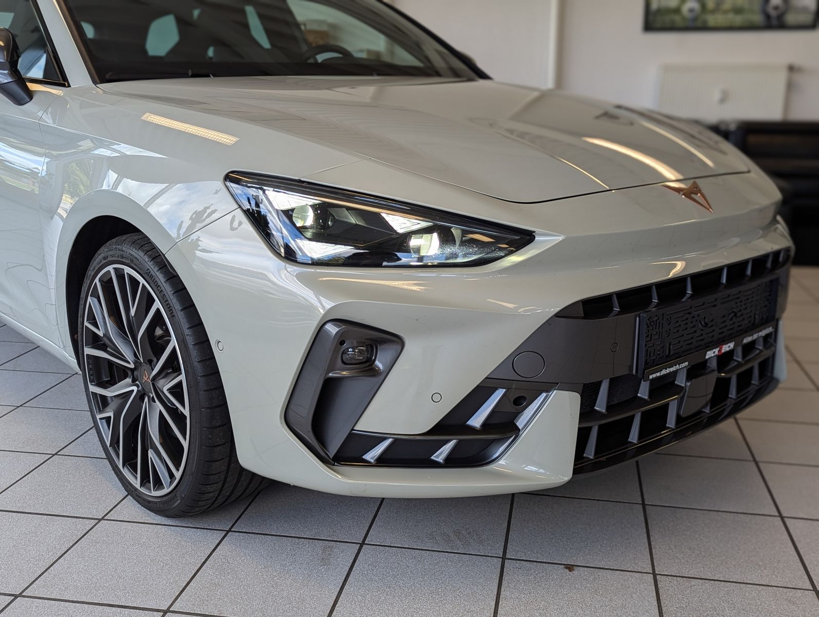 CUPRA Leon 1.5 eTSI Sennh Matrix Pano Edge/Dynamic AHK - Image 9