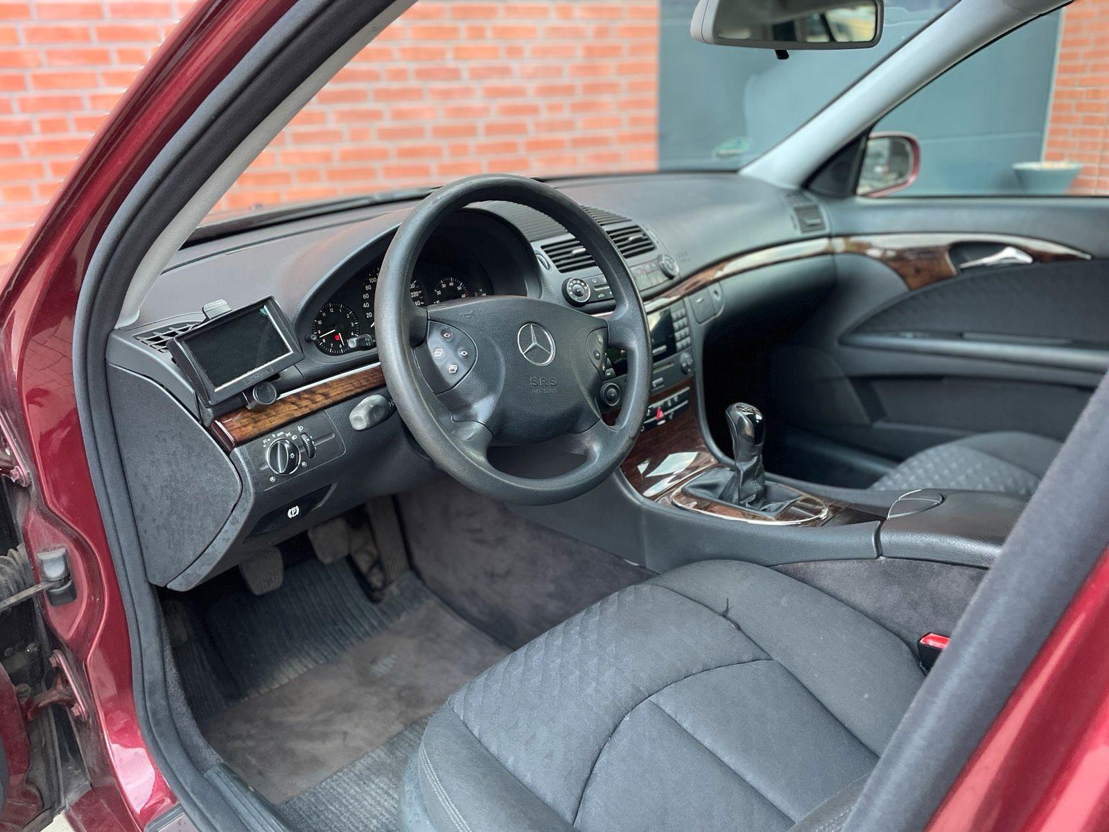 Mercedes-Benz E200 2004 — photo 5