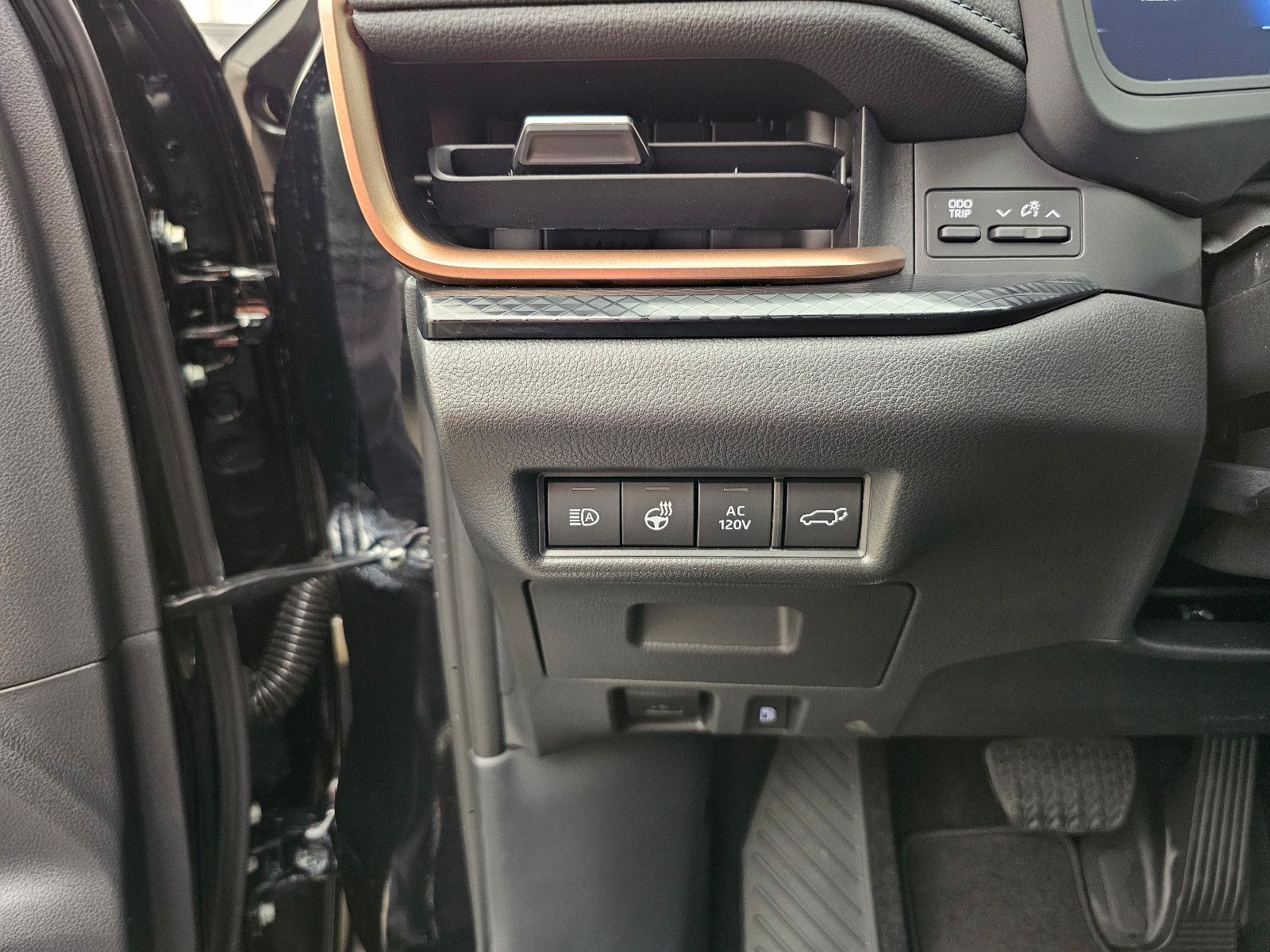 Fahrzeugabbildung Toyota GRAND Platinum Max T1: 68.000 EURO Stock !!!
