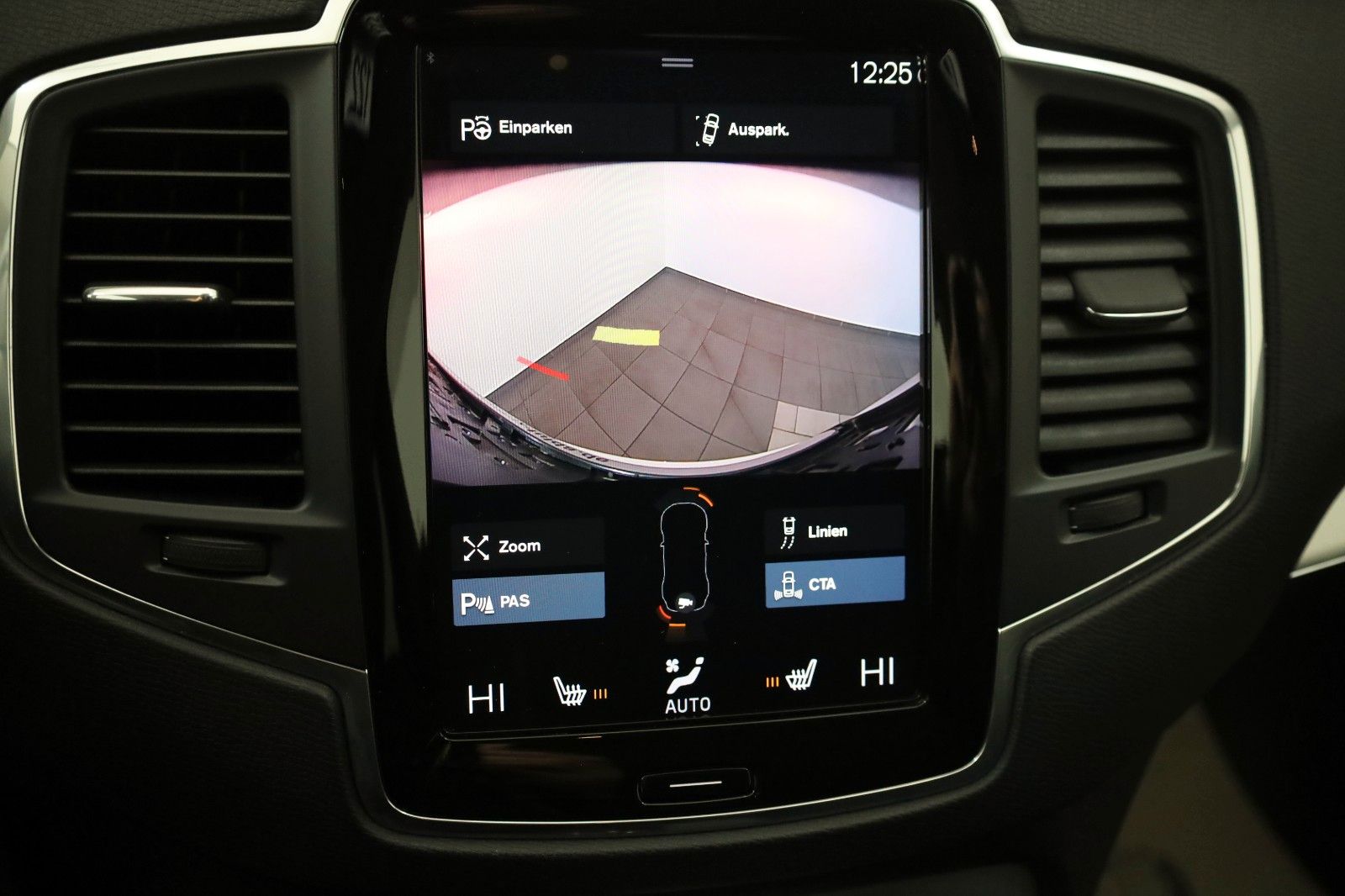 Fahrzeugabbildung Volvo XC90 Momentum AWD, Kamera, Navi, LED