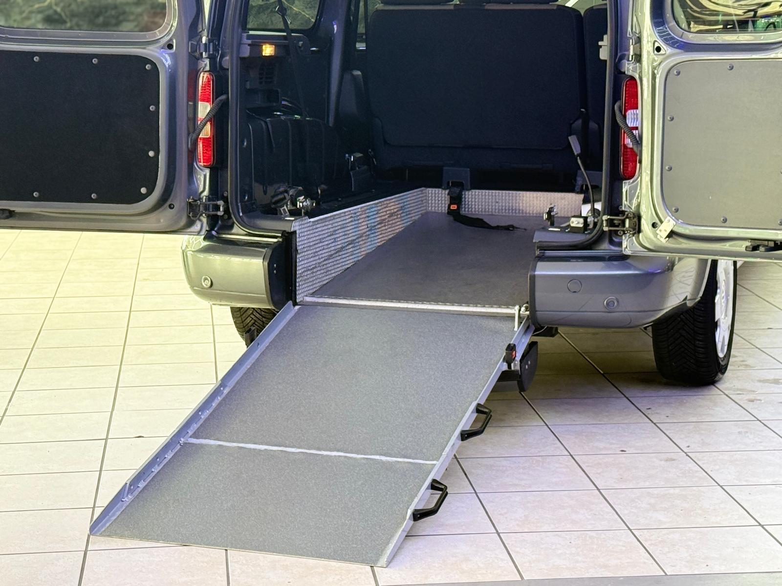 Volkswagen Caddy 1,6-Maxi-Behindertengerecht-Rampe