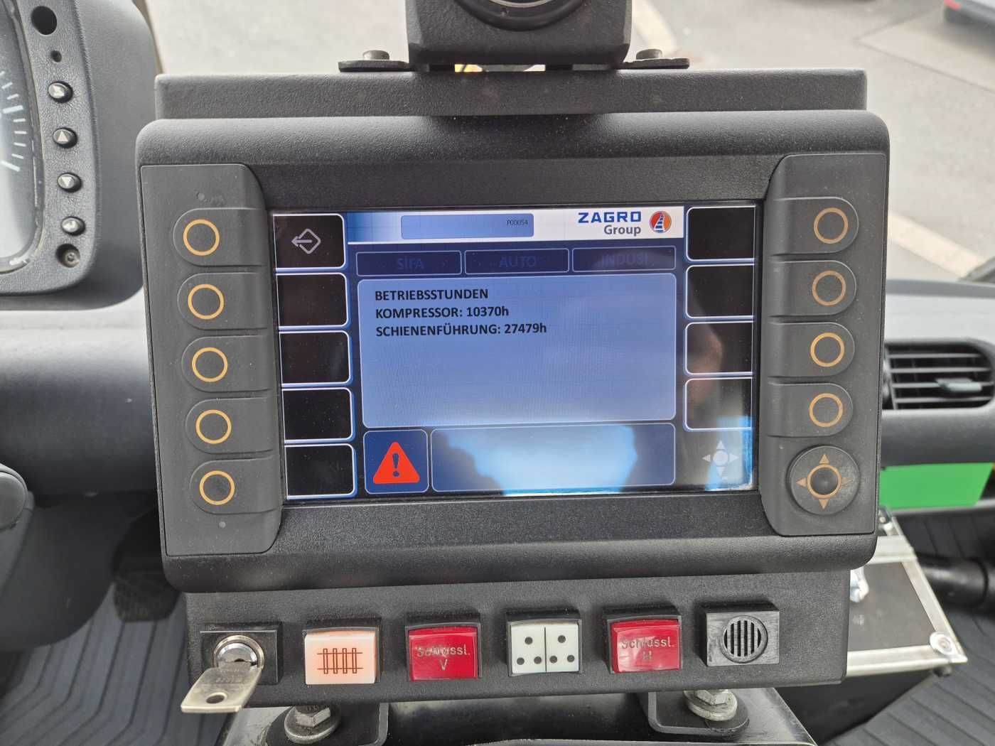 Fahrzeugabbildung Mercedes-Benz Unimog U400 4x4 Zweiwege ZAGRO 800t/52 Achsen